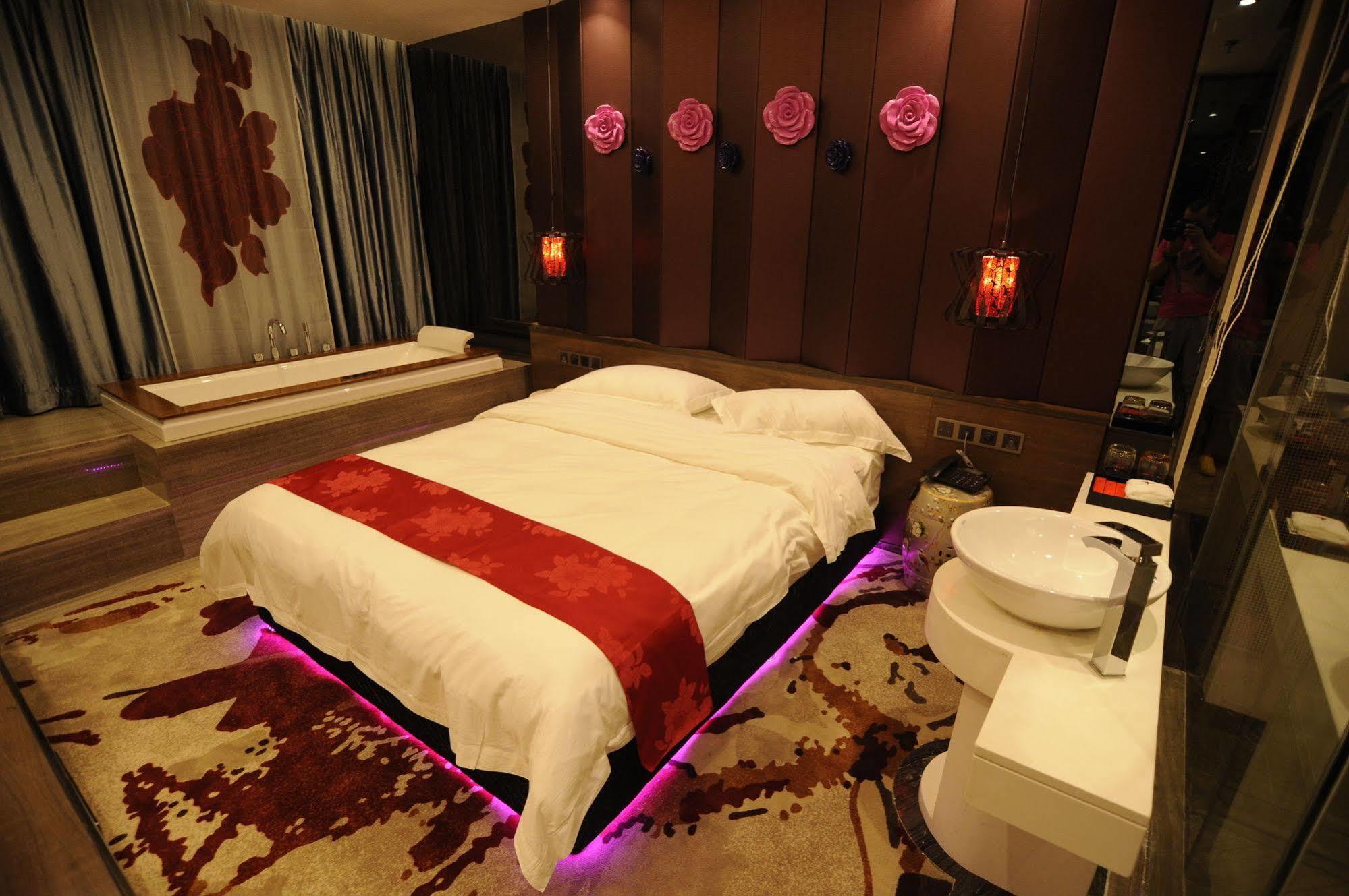 Secret Garden Hotel Гуанчжоу Экстерьер фото